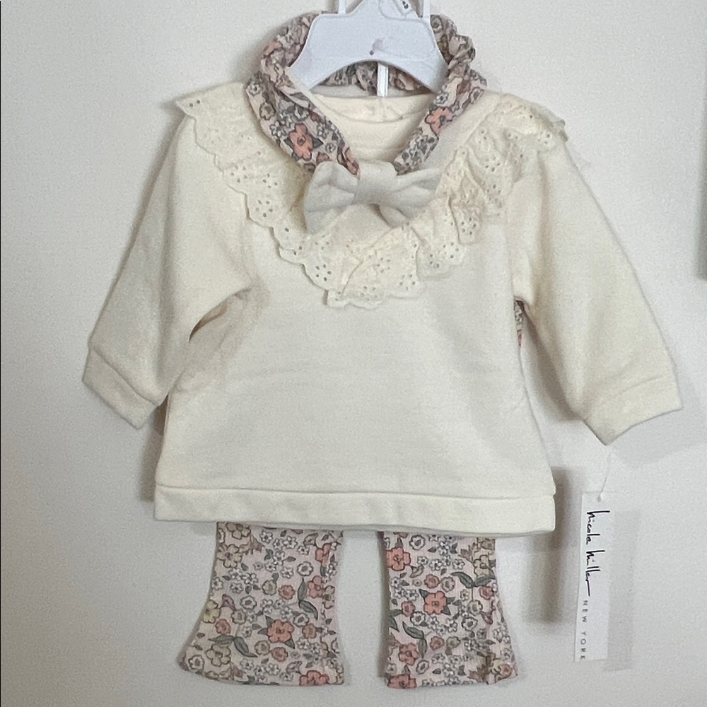 Nicole Miller Cream Baby Top/ Pants/Headband set with Lace Collar
Size: 3/6 M